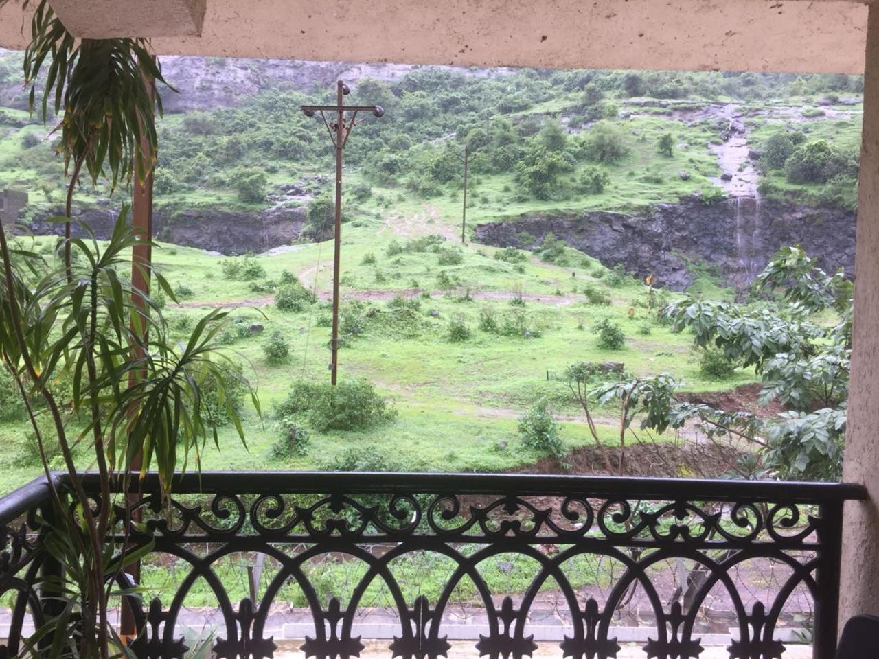 Misty Meadows, Lonavala Hotel Buitenkant foto