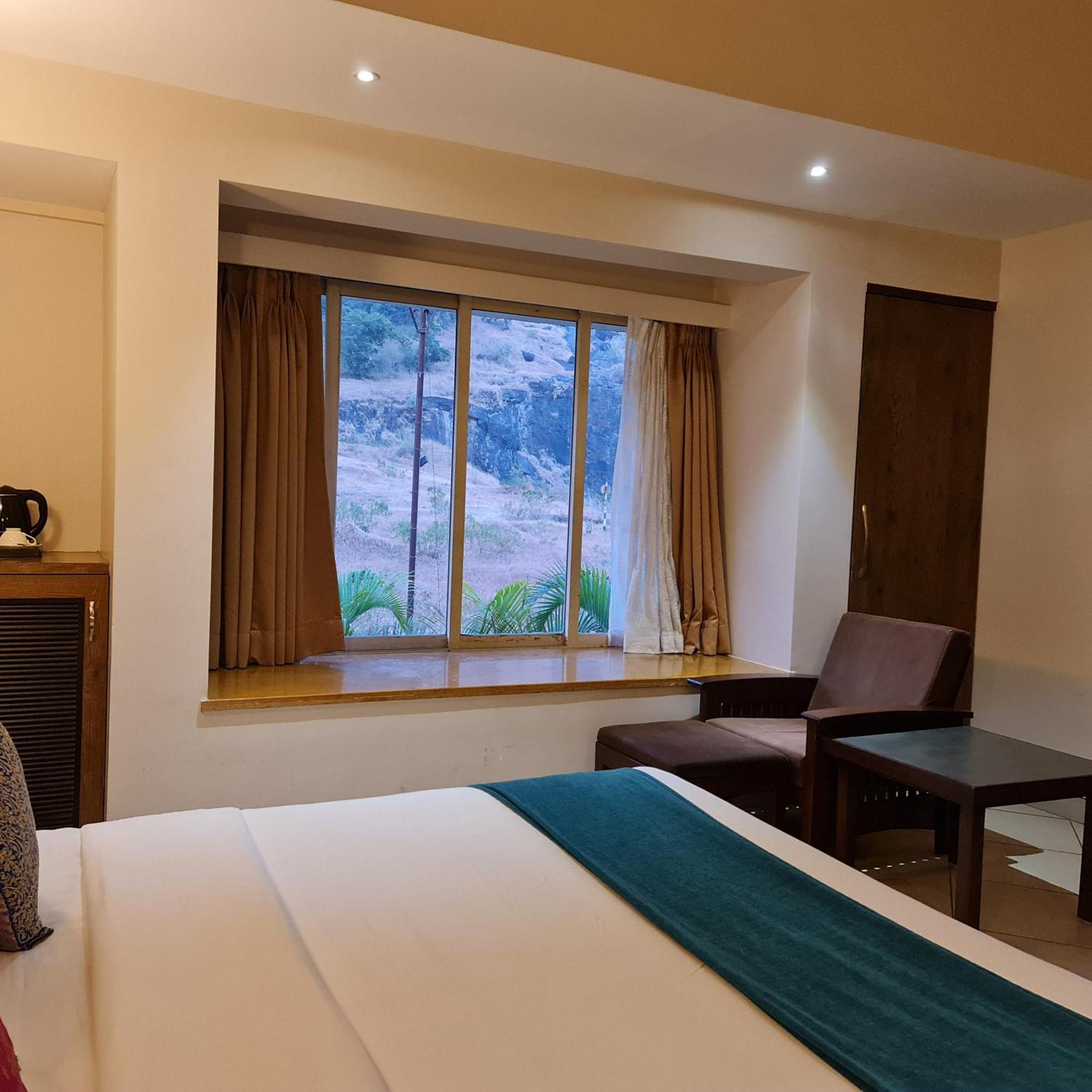 Misty Meadows, Lonavala Hotel Buitenkant foto