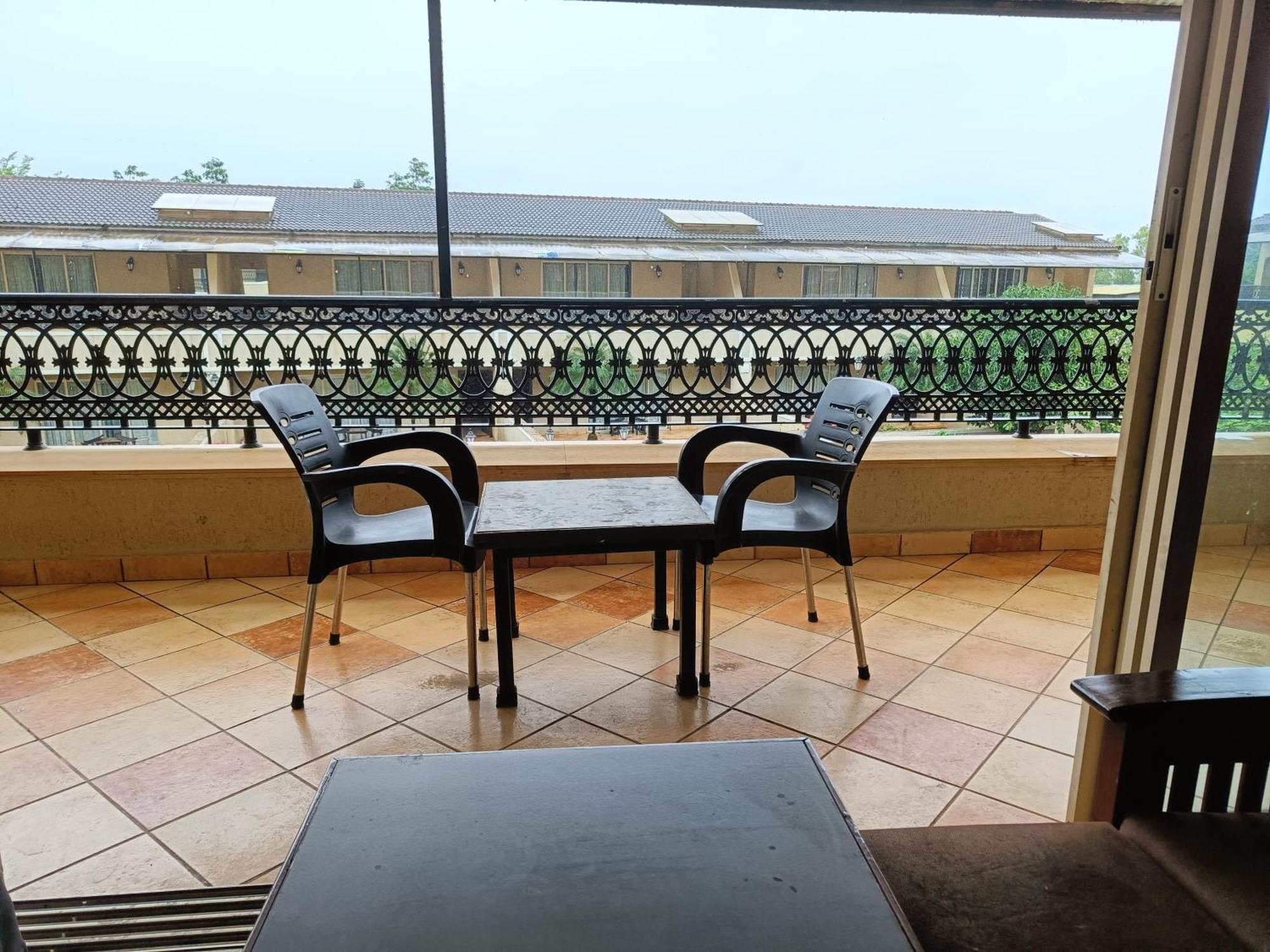 Misty Meadows, Lonavala Hotel Buitenkant foto