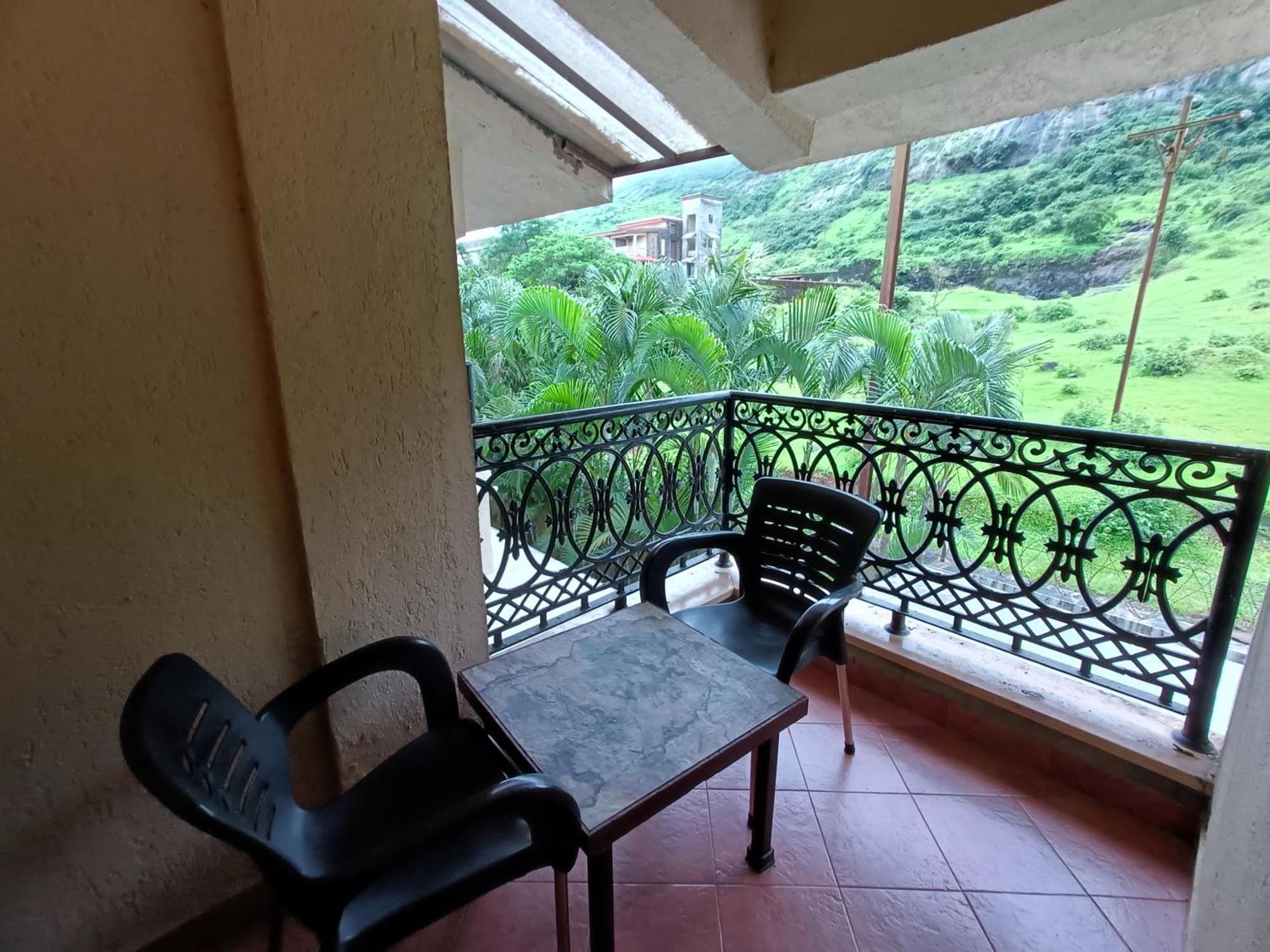 Misty Meadows, Lonavala Hotel Buitenkant foto