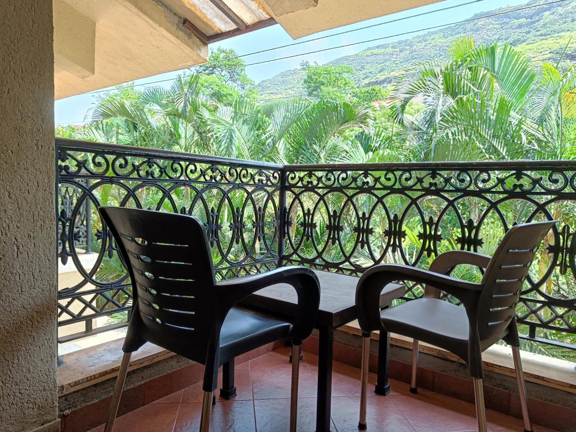 Misty Meadows, Lonavala Hotel Buitenkant foto
