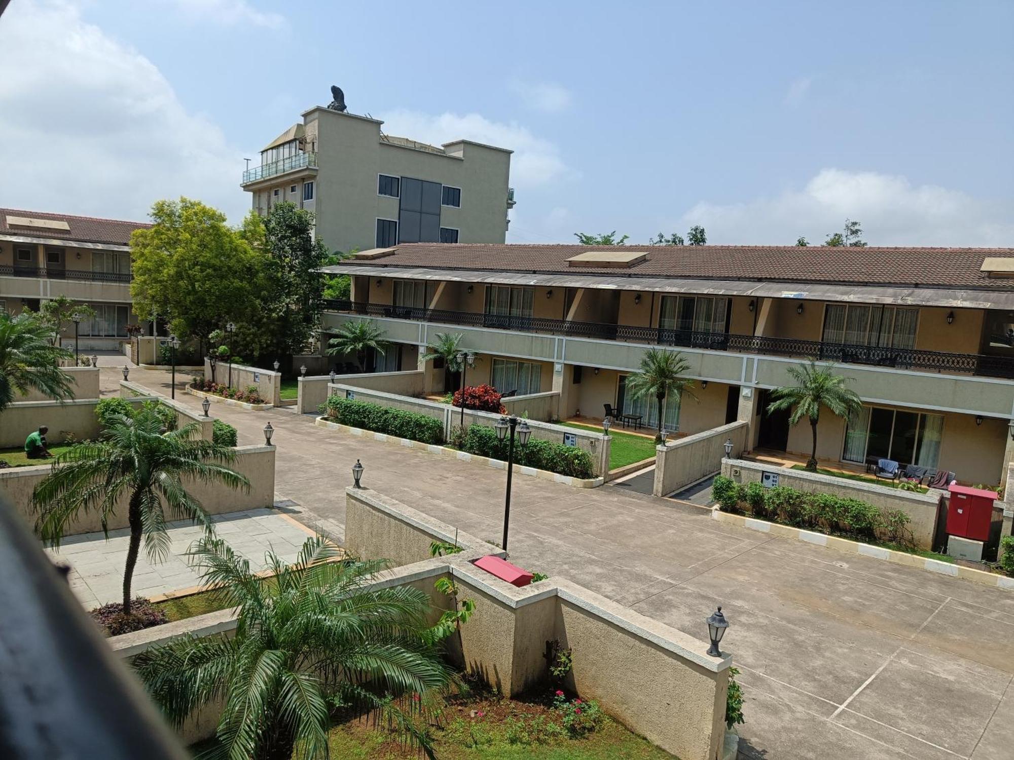 Misty Meadows, Lonavala Hotel Buitenkant foto