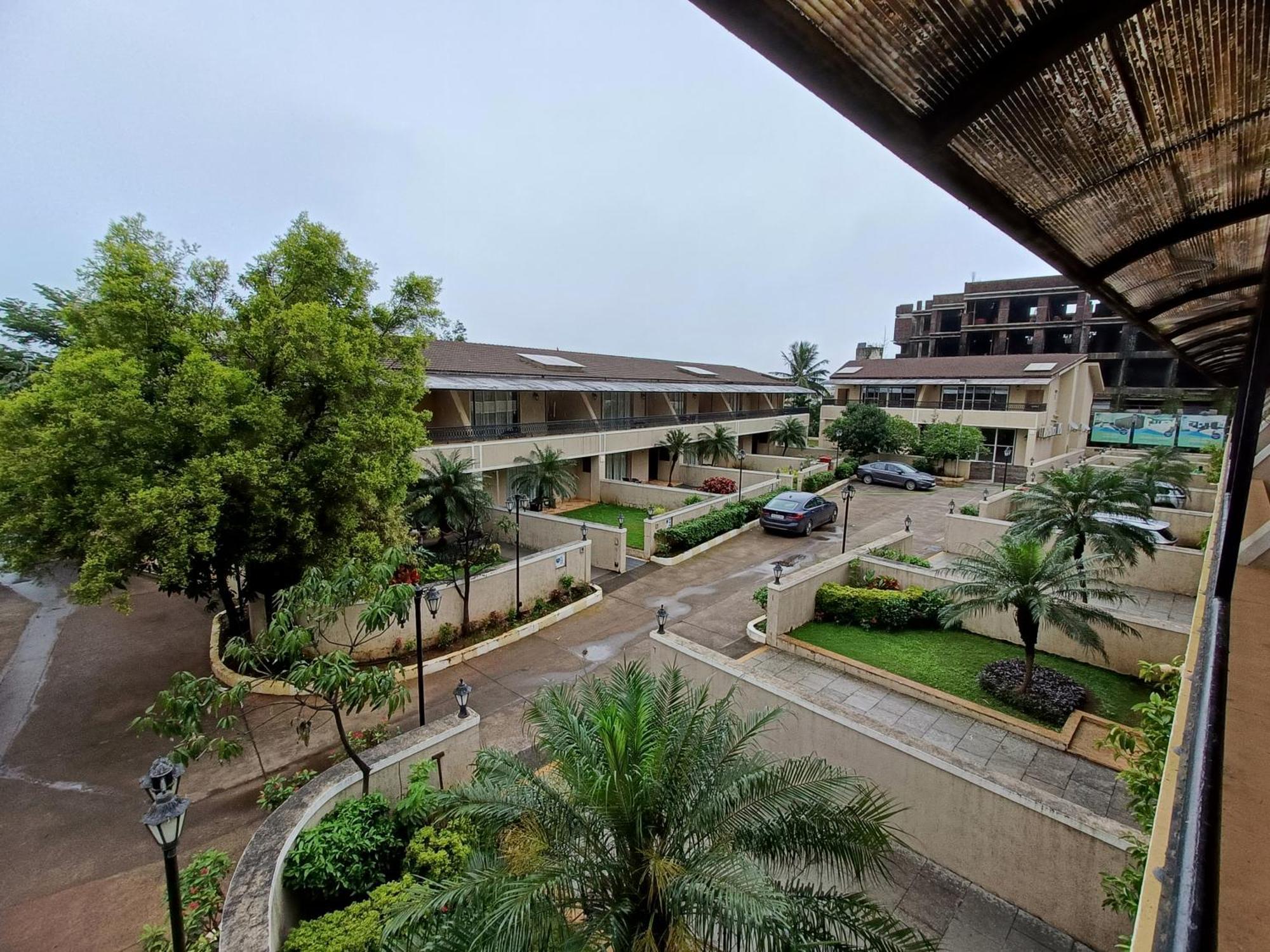 Misty Meadows, Lonavala Hotel Buitenkant foto